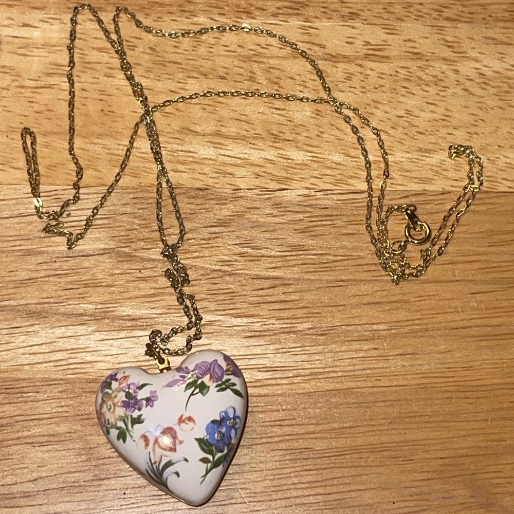Vintage Porcelain floral heart necklace - Picture 3 of 3